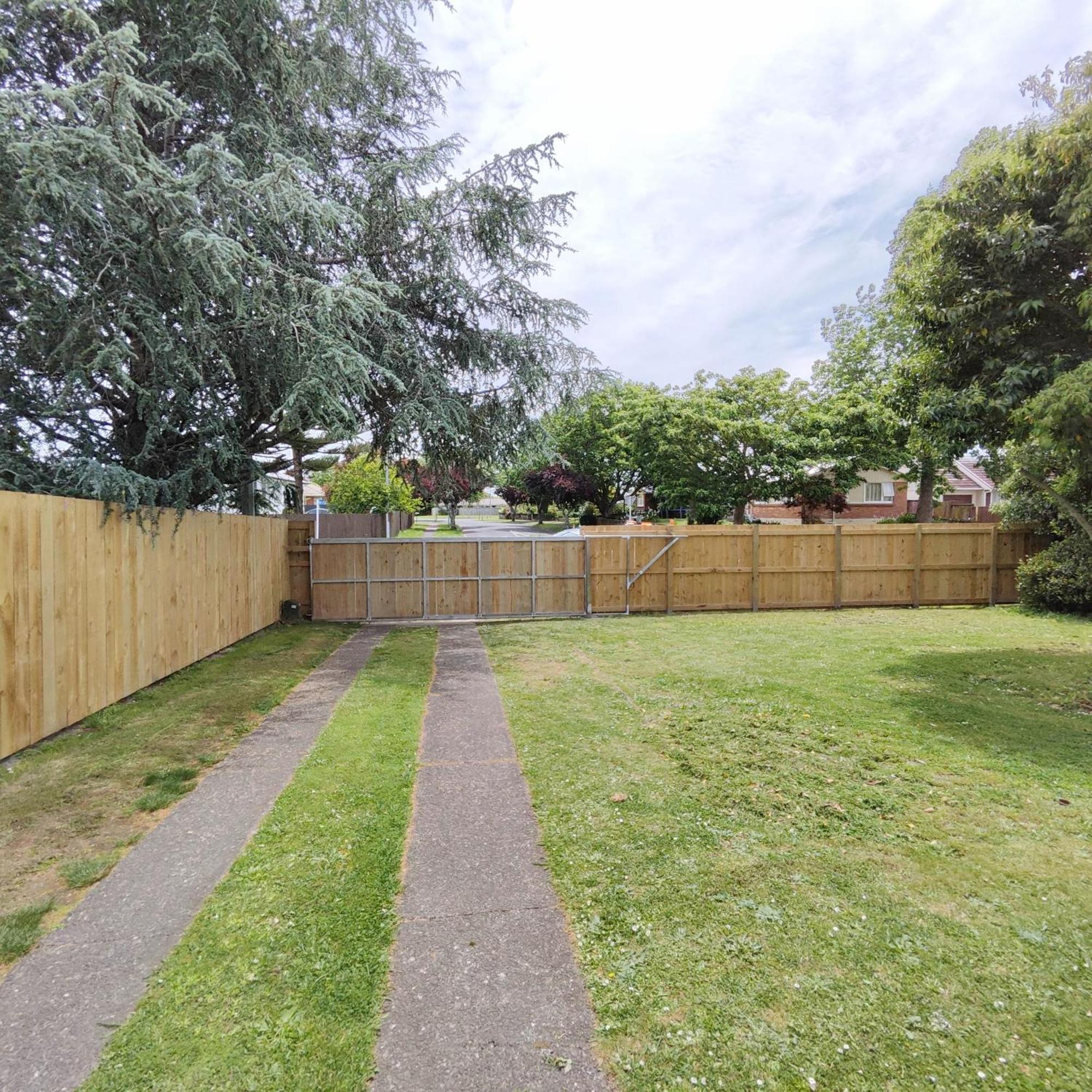 3-Bedroom House-Big Yard- Netflix Hamilton Exterior photo